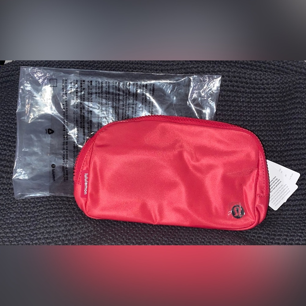 NWT Lululemon Everywhere Belt Bag
